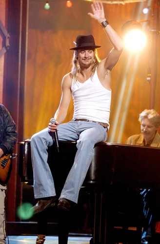 Kid Rock performing at the 35th Annual Academy of Country Music Awards - Los Angeles, California, United States - 2002 (Kid Rock), Image: 194874672, License: Rights-managed, Restrictions: For usage credit please use;, Model Release: no, Credit line: Ron Wolfson, 2002 All Rights Reserved / Everett / Profimedia